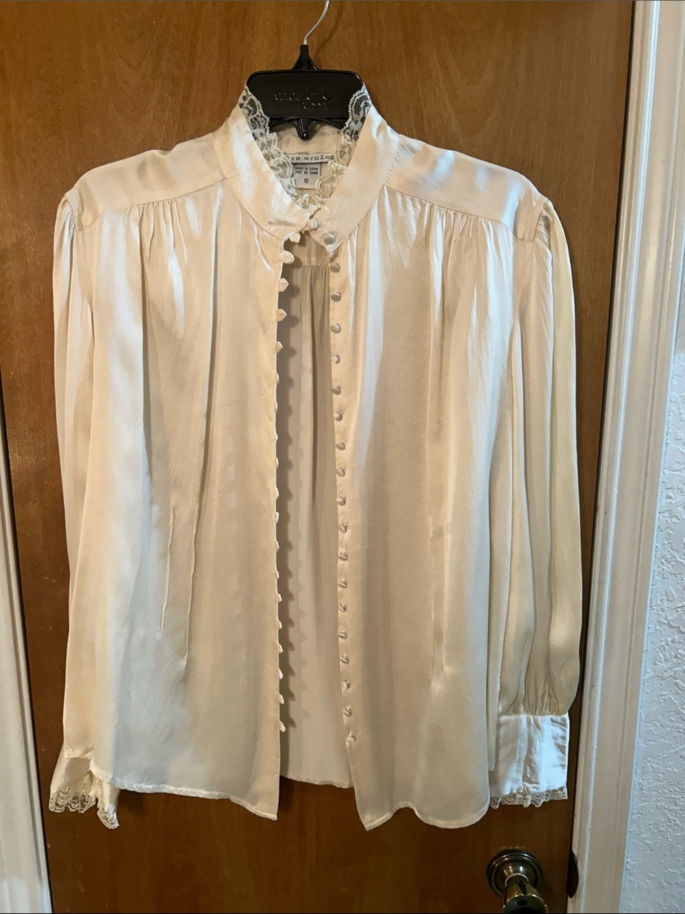 Peter Nygard Ivory Button-Front Silk Blouse. 10. Like new